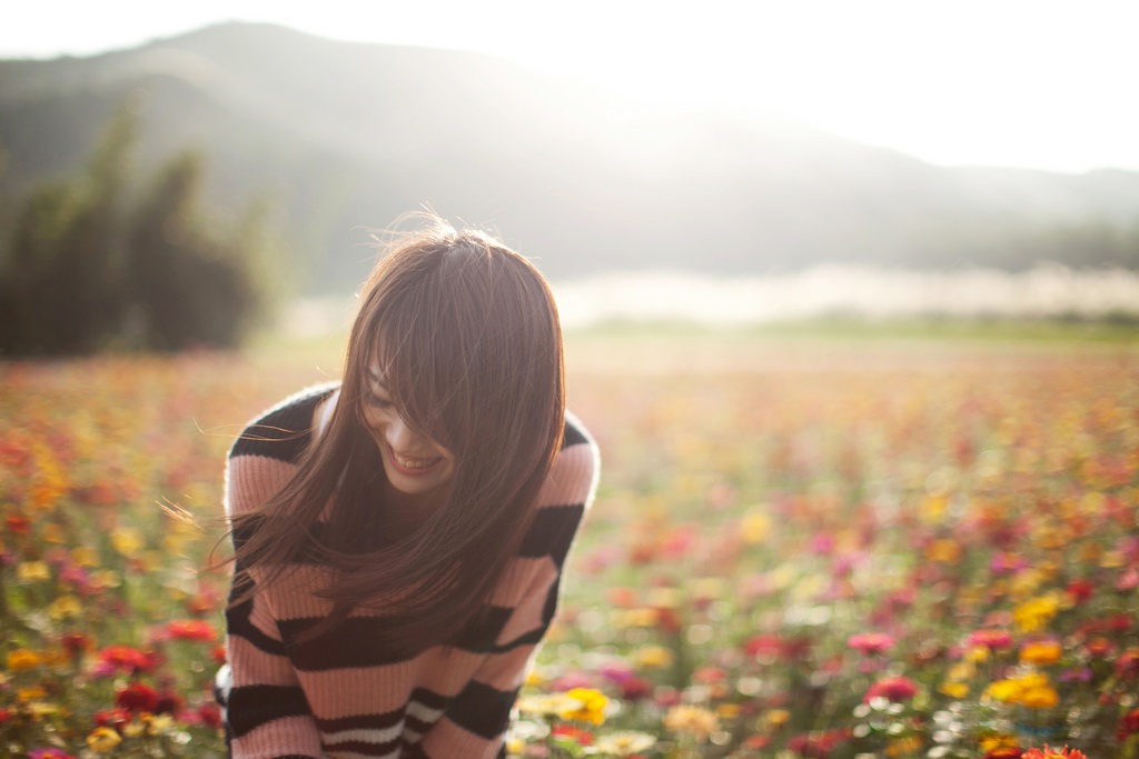 待到山花烂漫时她在丛中笑