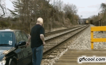 搞笑gif动图(11月18日) 美女兜嘴萌萌哒 水上行走技能