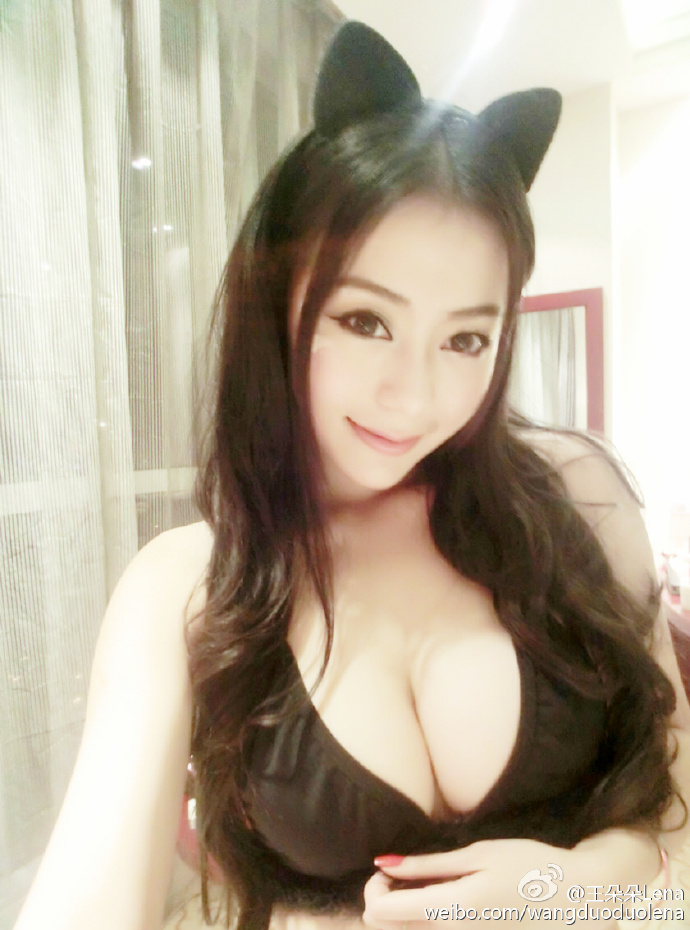 乐游好胸系列第2期 王朵朵坚挺圆润猫女郎性感