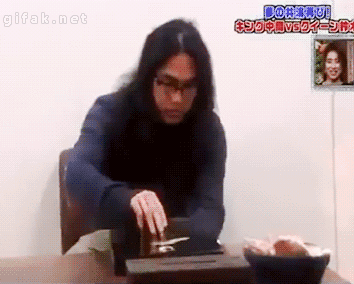 帅哥这么热的天气 来一发冷水澡吧 来看今天的