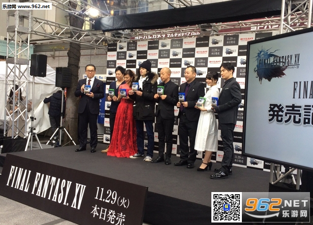 《最终幻想15》11月29日发售现场 众多粉丝彻夜排队