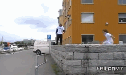 搞笑gif动图(2月18日) 不做死就不会死 史上最牛逼的亲嘴