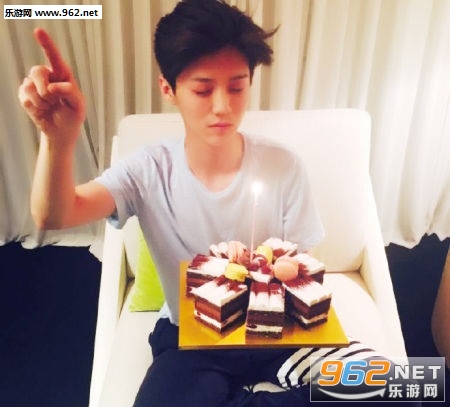 鹿晗4月20日生日祝福图片生成器|鹿晗生日贺卡生成软件下载v1.0_乐游网安卓下载