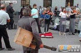 搞笑囧图(7月25日)如此魔性的表情 只有汪星人能做到