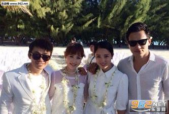 王宝强日前宣布和马蓉离婚,指出女方和经纪人宋喆有婚外情。引发轩然大波,热度甚至一度压过里约奥运会。 昨日,有网友在微博曝光疑似马蓉的QQ号,该QQ相册中有大量马蓉的自拍照。其中包括她微露粉色内衣肩带、嘟起鲜嫩红唇的系列照片,看完自拍的不少网友表示:有点非主流。 目前该QQ号已设置了好友验证。 据资深人士透露,一般明星的QQ号码都是622开头的,并且都是赠送为主。因此,这个QQ真实度较高,但至今尚未被证实。