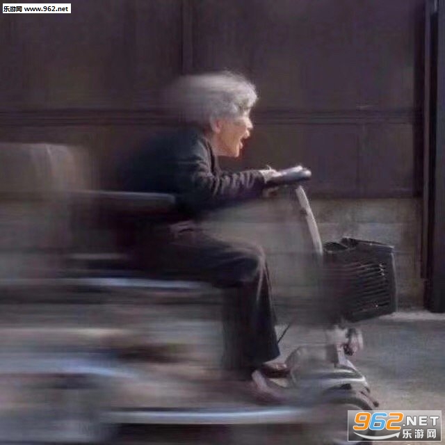 老奶奶骑车头像闺蜜姐妹头像图片-老奶奶骑车漂移表情