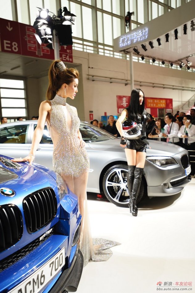 李颖芝齐p小钻裙酥胸豪乳侧漏半球