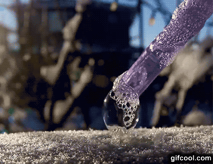 搞笑gif动图(12月16日) 用胸器颠足球 短裙妹子正确吹风扇方式